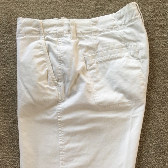 Old Navy women’s white Bermuda shorts - Picture 1 of 6